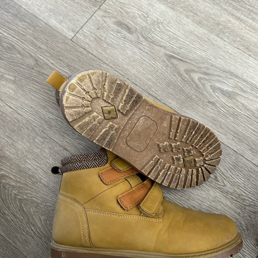 Boys work boots